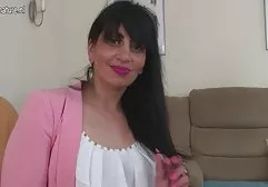 آسیا بی کلیپ سکس با زن رحمانه جو