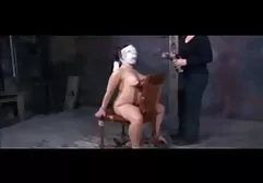 در اینجا یک زن کلیپ سکس داریوش با یک ماسک و بازی قفسه سینه